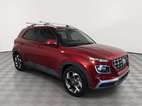 Used 2024 Hyundai Venue Limited FWD image 2