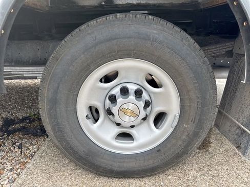New 2025 Chevrolet Express 3500 RWD image 28
