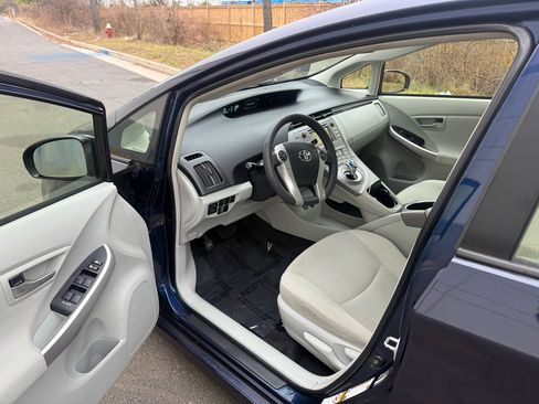 Used 2015 Toyota Prius Three image 12