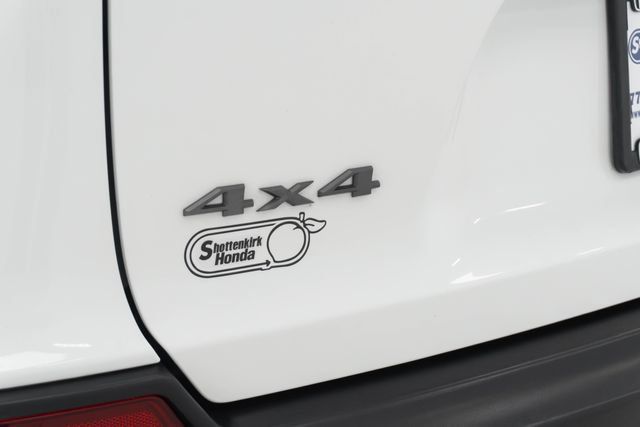 Used 2022 Jeep Cherokee Trailhawk AWD/4WD image 11