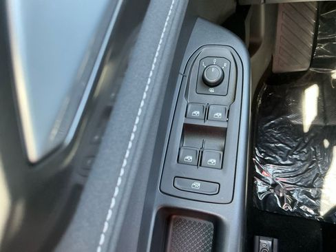 New 2025 Volkswagen Taos SE image 23