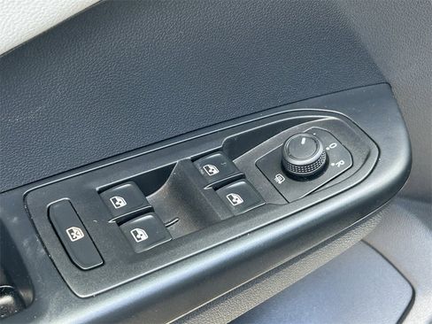 Used 2022 Volkswagen Taos SEL image 23