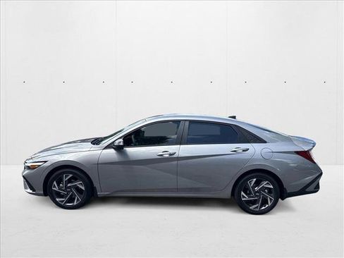 New 2025 Hyundai Elantra SEL image 5