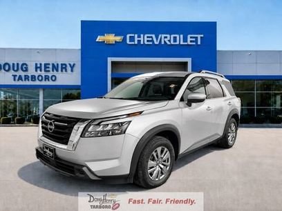 Used 2025 Nissan Pathfinder SV