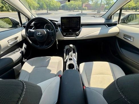 Used 2020 Toyota Corolla LE FWD image 25