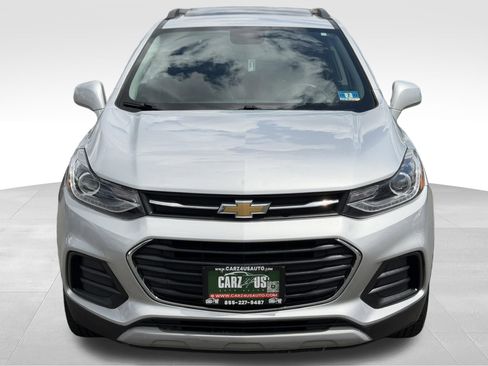 Used 2019 Chevrolet Trax LT w/ Sun & Sound Package image 2