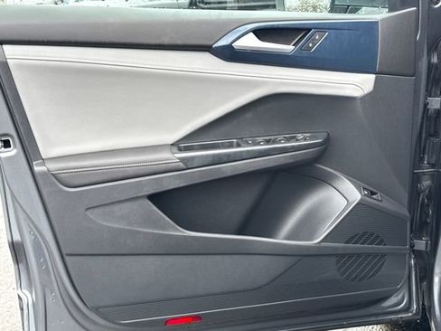 Used 2024 Volkswagen Taos SE image 20