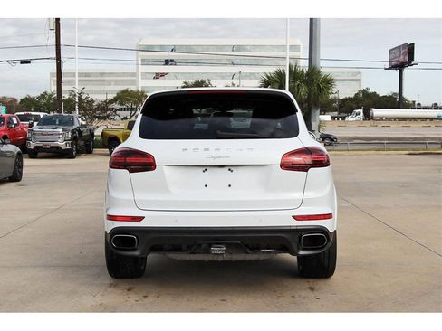 Used 2017 Porsche Cayenne Platinum Edition image 5
