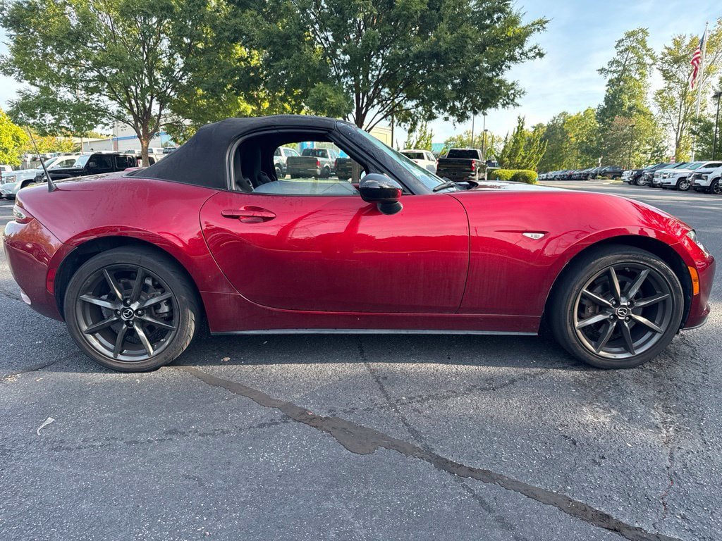 Used 2018 MAZDA MX-5 Miata Club RWD image 4