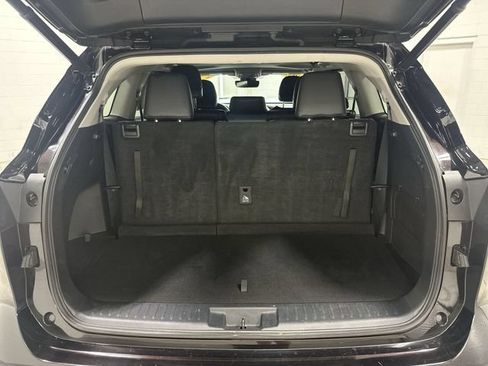 Used 2022 Toyota Highlander XLE FWD image 16