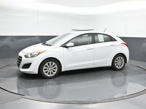 Used 2016 Hyundai Elantra GT image 2