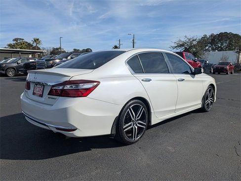 Used 2017 Honda Accord Sport image 4