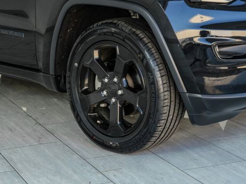 Used 2020 Jeep Grand Cherokee Laredo image 55