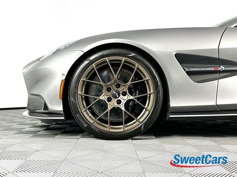 Used 2025 Aston Martin Vanquish RWD image 41