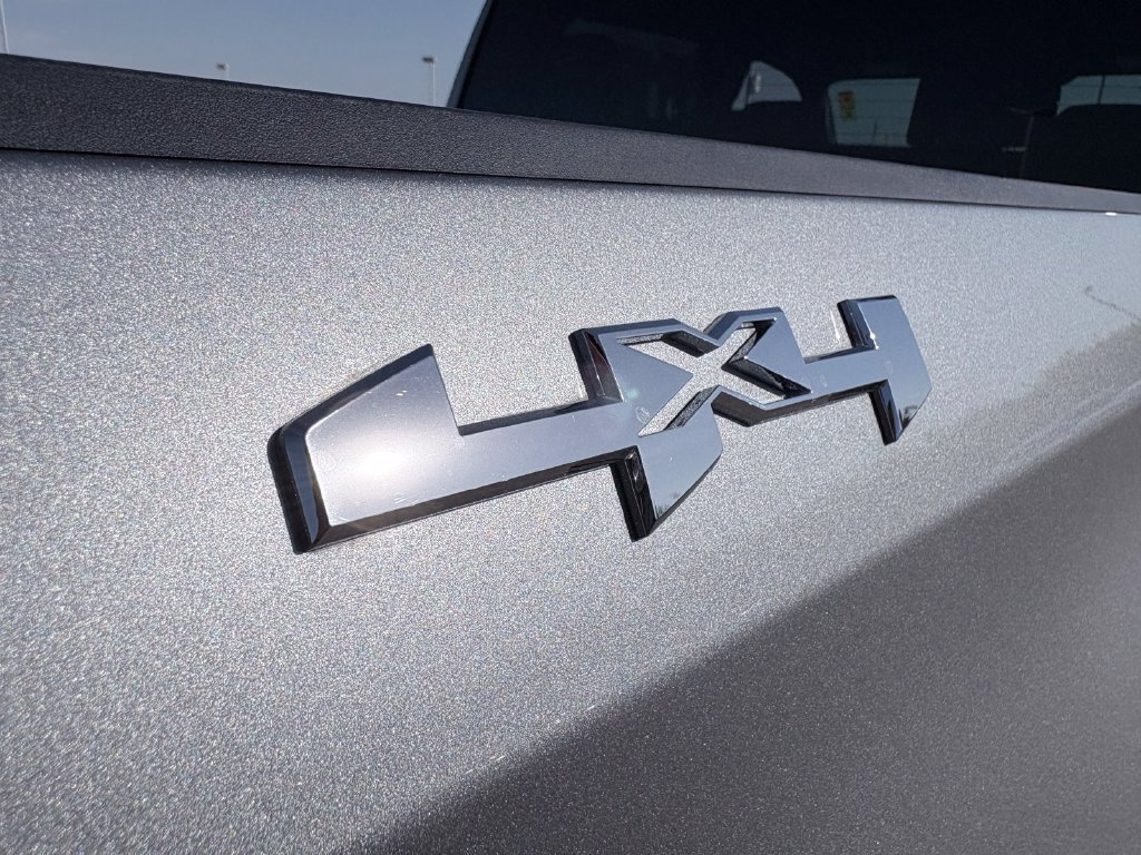 Used 2025 GMC Sierra 1500 SLT AWD/4WD image 26