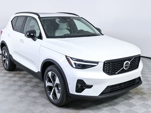 New 2026 Volvo XC40 B5 Plus w/ Protection Package Premier AWD/4WD image 25