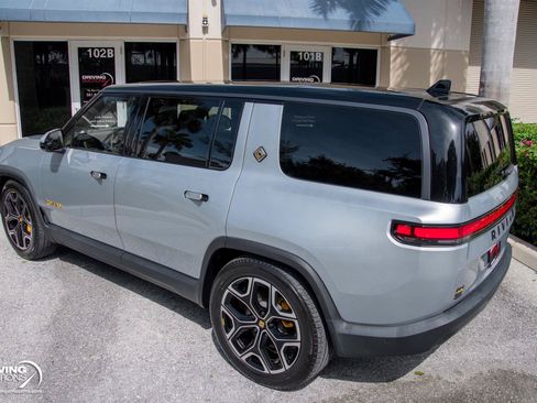 Used 2025 Rivian R1S Premium AWD/4WD image 26