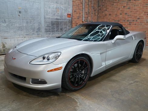 Used 2006 Chevrolet Corvette Convertible w/ Preferred Equipment Group RWD image 6