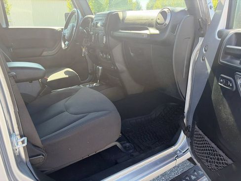 Used 2017 Jeep Wrangler Unlimited Sport w/ Quick Order Package 24S AWD/4WD image 14