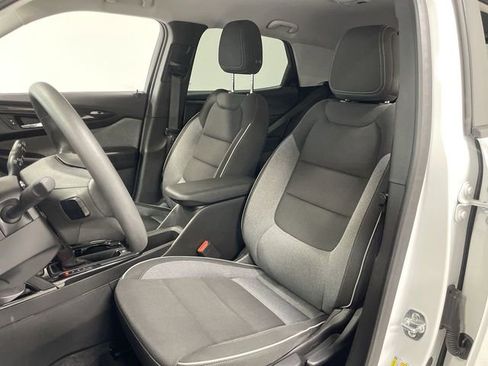 Used 2025 Chevrolet TrailBlazer LT FWD image 11