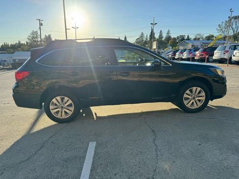 Used 2019 Subaru Outback 2.5i Premium image 9
