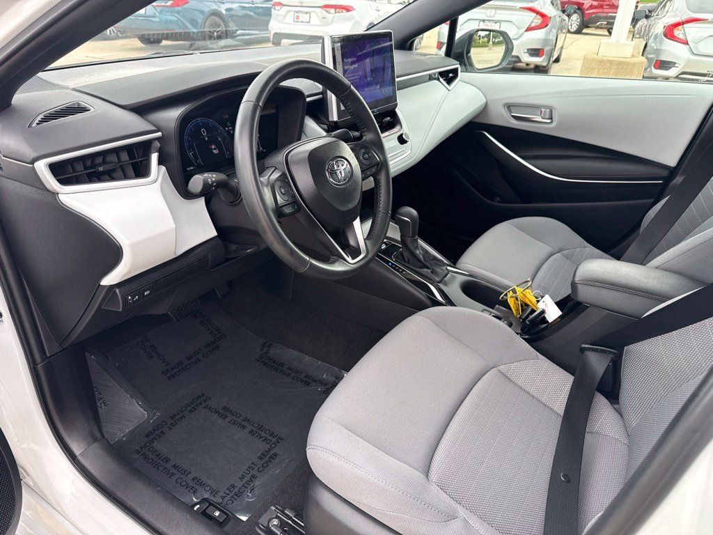 Certified 2025 Toyota Corolla SE w/ SE Premium Package FWD image 8