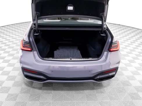 Certified 2022 BMW 750i xDrive w/ Executive Package image 33