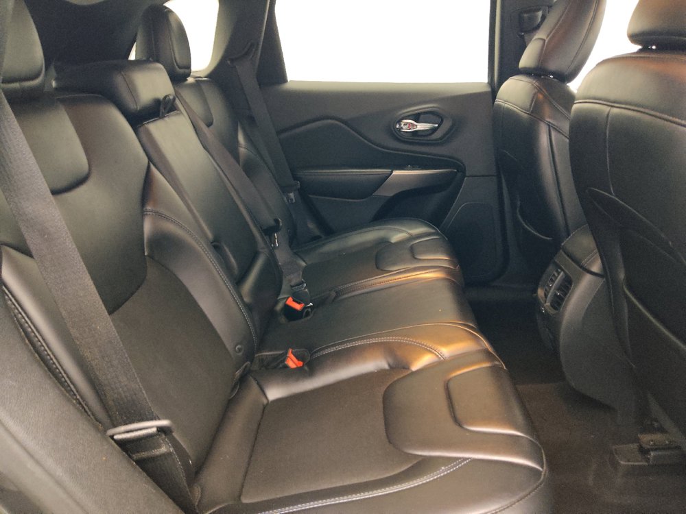 Used 2019 Jeep Cherokee Latitude Plus FWD image 21