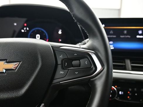 Used 2025 Chevrolet Trax LT w/ LT Convenience Package image 16