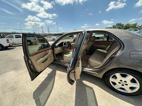 Used 2004 Lexus LS 430 w/ Premium Pkg RWD image 17