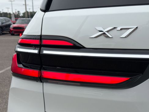 Used 2023 BMW X7 xDrive40i w/ Premium Package image 10
