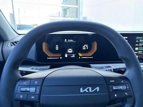 Used 2025 Kia K4 FWD image 18