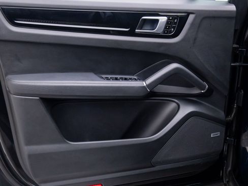 Certified 2021 Porsche Cayenne image 14
