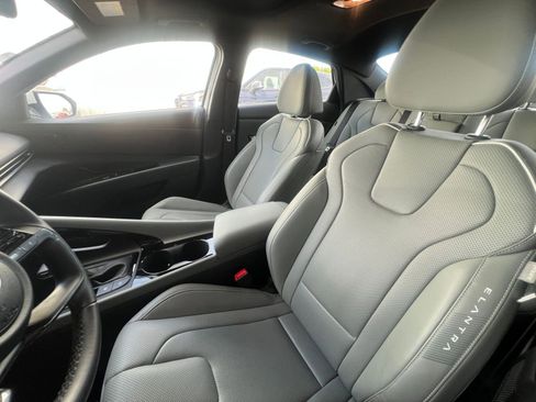 Used 2025 Hyundai Elantra Limited image 36