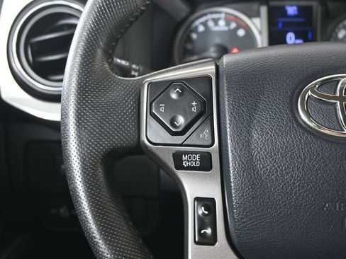 Used 2020 Toyota Tacoma SR5 AWD/4WD image 33