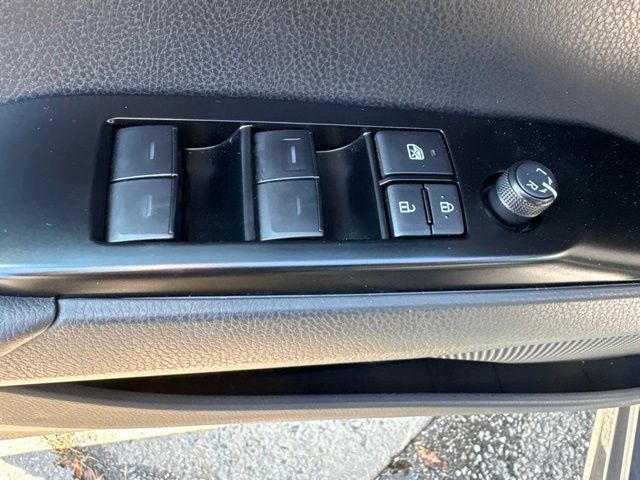 Used 2026 Toyota Camry SE w/ Convenience Package FWD image 10