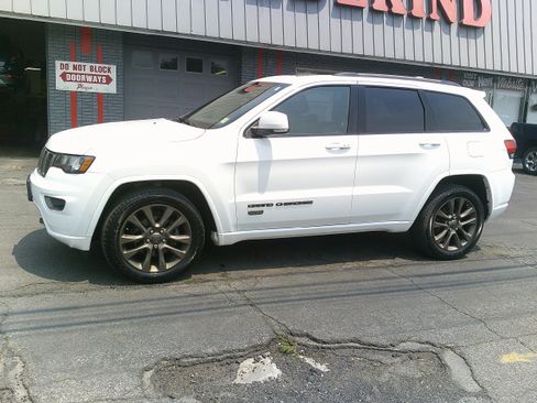 Used 2017 Jeep Grand Cherokee Limited 75th Anniversary AWD/4WD image 14