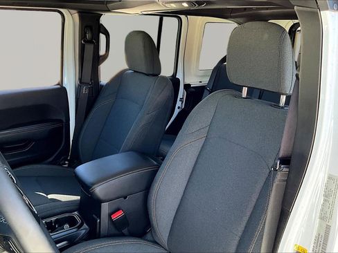 Used 2025 Jeep Wrangler Unlimited Sahara AWD/4WD image 20