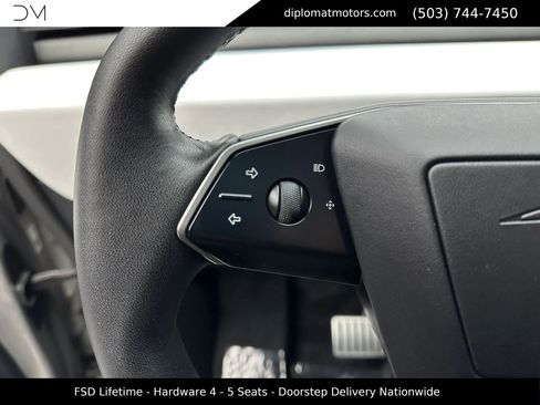 Used 2024 Tesla Cybertruck AWD Crew Cab image 29