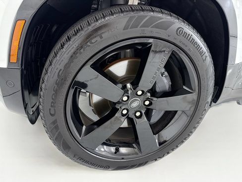 Used 2025 Land Rover Defender 110 X-Dynamic SE AWD/4WD image 29