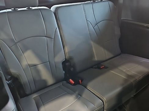 Used 2024 Buick Enclave Premium image 19