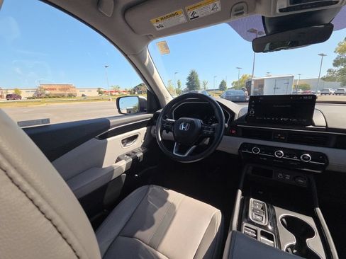 Used 2024 Honda Pilot Touring image 23