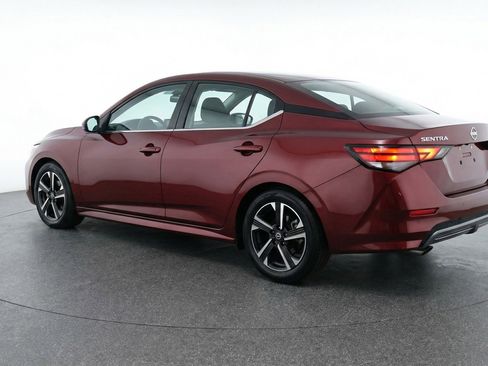 Used 2025 Nissan Sentra SV image 6