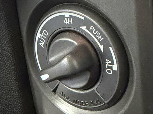 Used 2005 INFINITI QX56 4WD image 26