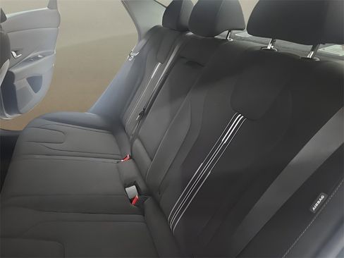 Certified 2025 Hyundai Elantra SEL image 15