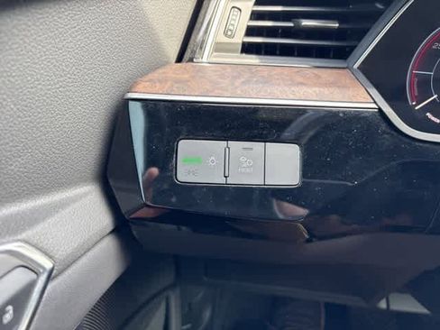 Used 2022 Audi e-tron Premium image 11