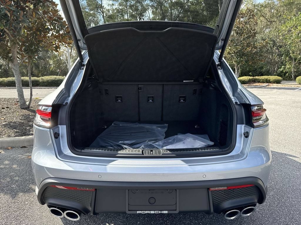 Certified 2026 Porsche Macan AWD/4WD image 20