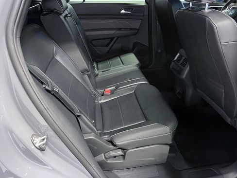 Certified 2022 Volkswagen Atlas Cross Sport SE w/ Panoramic Sunroof Package FWD image 13