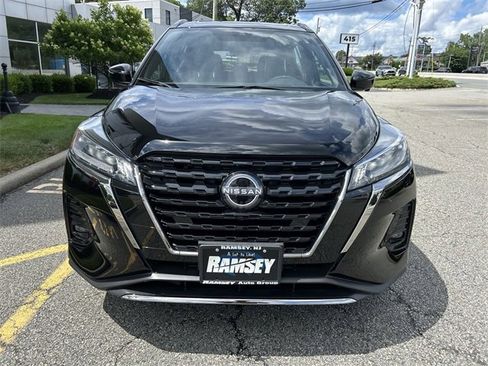 Used 2024 Nissan Kicks SR w/ SR Premium Package image 3