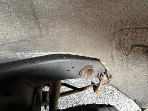 Used 2001 Toyota 4Runner SR5 AWD/4WD image 36